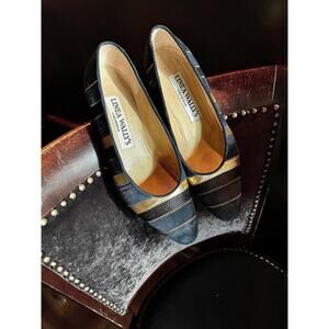 Suede pumps in navy with gold stripes by Linea Wallys', size 6 1/2